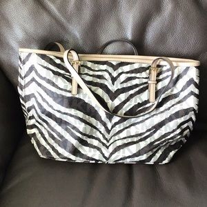 Great Michael Kors bag . Perfect for summer!